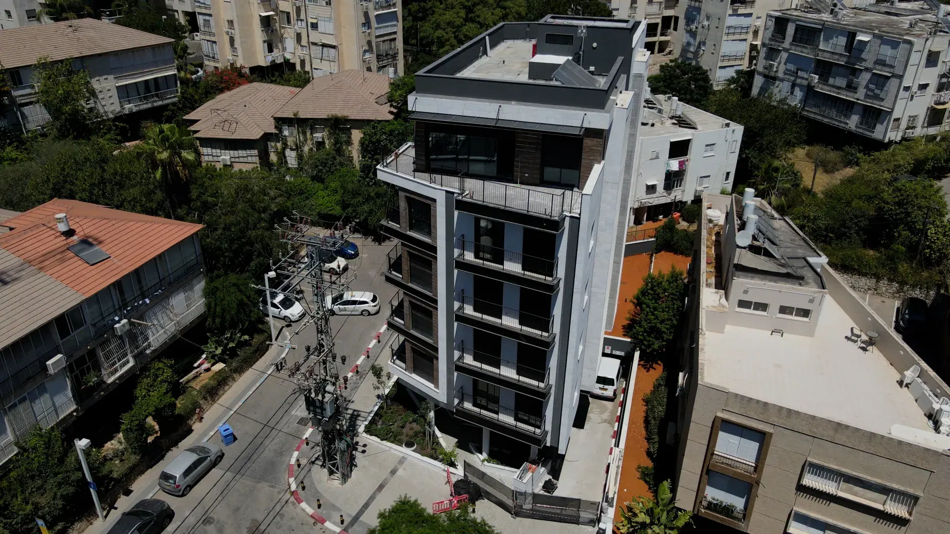 Gordon 37A by Moallem Architects