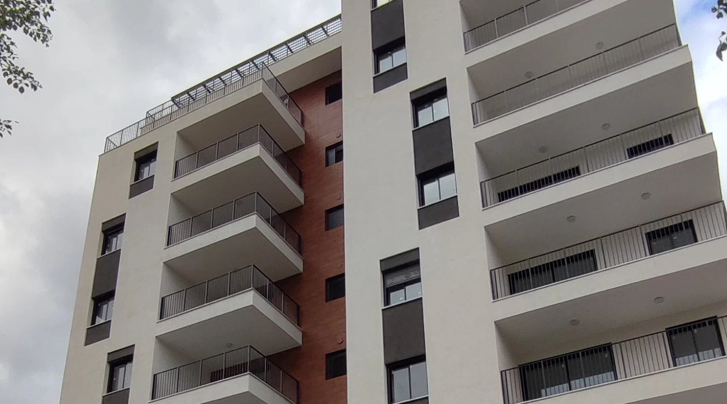 Haroe 240 seen from the street