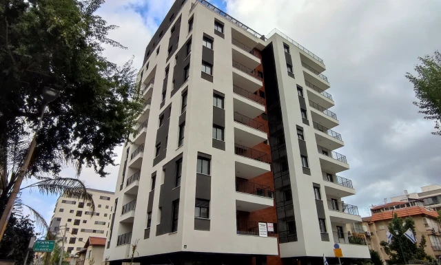 Haroe 240 — facade