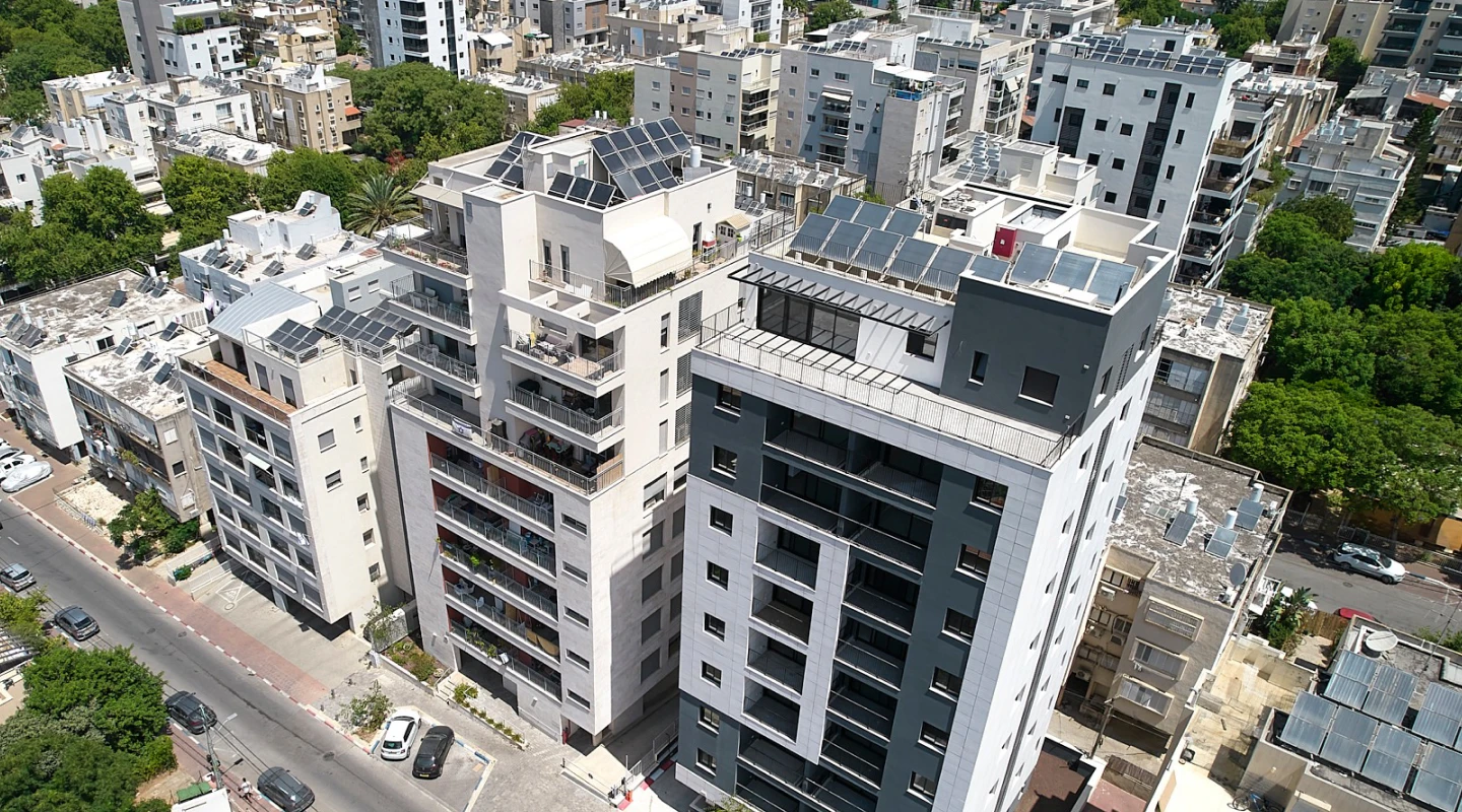 Pinhas Rutenberg 35 seen from the street