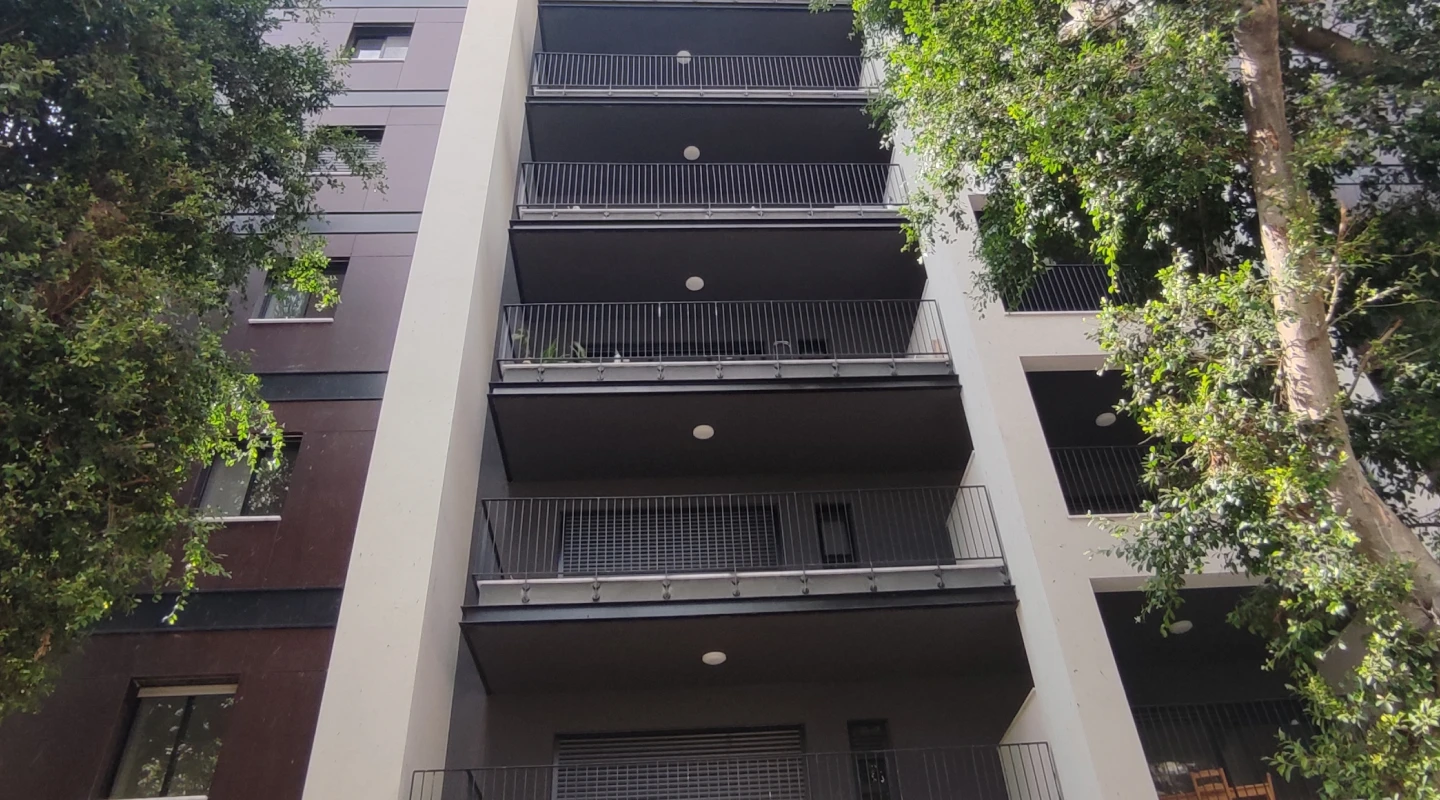 Yehudit 10 seen from the street